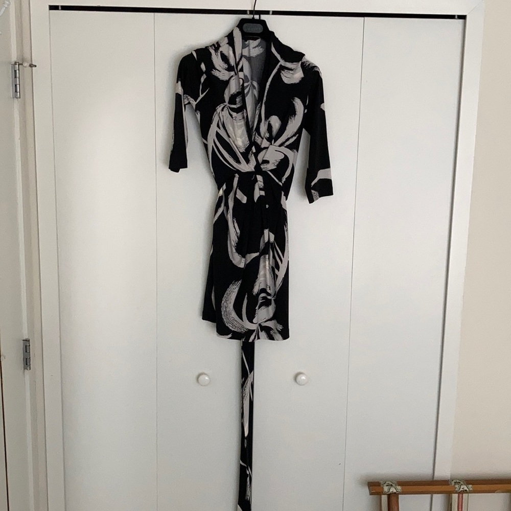 Belted Bcbg dress with abstract print